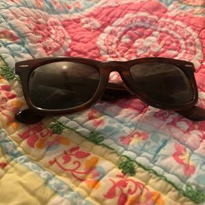 Vintage B&L5022 Ray-Ban Wayfarer Sunglasses in EXCELLENT CONDITION.